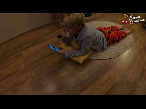 ❤️ Безумная Блондинка Сочно Сосет Огромный Хуй и Скачет На Нём - Анал Секс Порно видео у нас ️❤